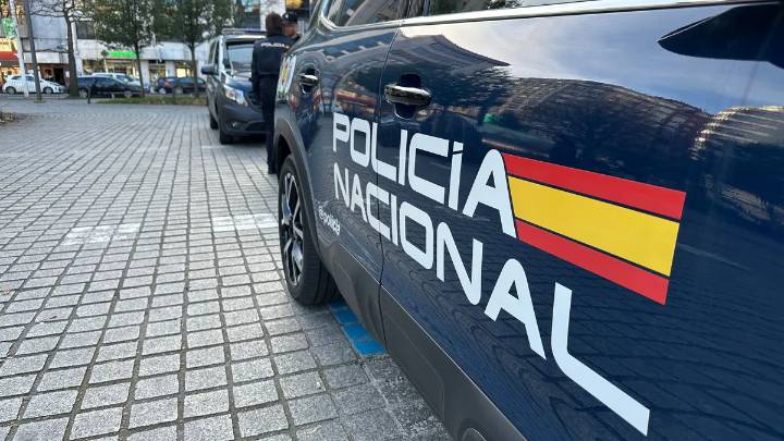 Tirotean un coche y secuestran a su conductor en Carabanchel