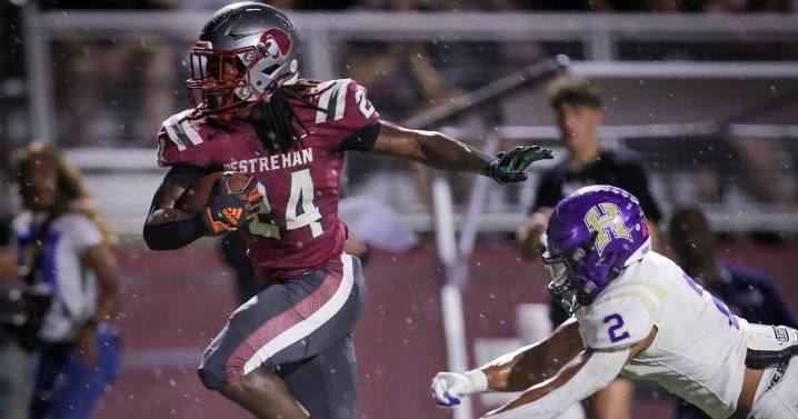 Louisiana prep football star serves community with his own food drive. 'I was just inspired.'