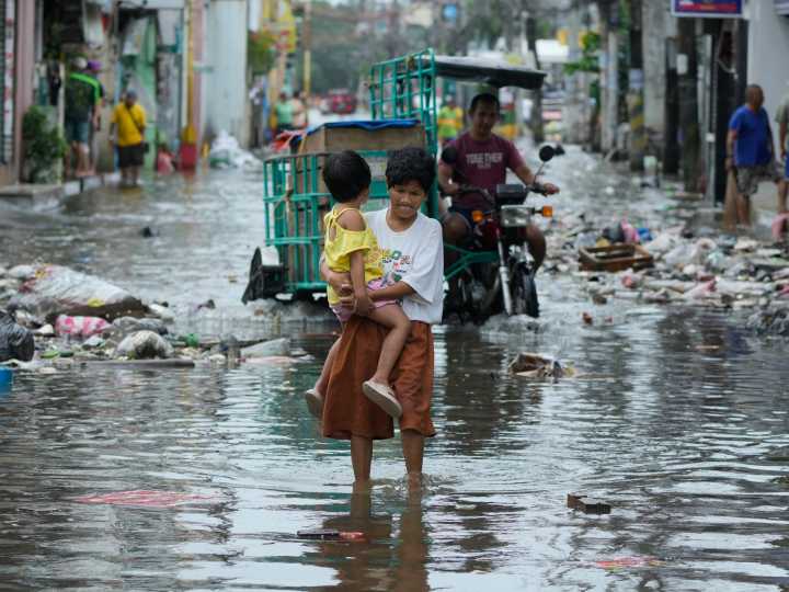 Typhoon Fung-wong leaves Philippines with 10 dead, 1.4 million displaced
