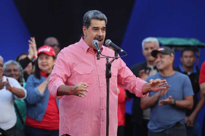 Maduro anuncia defensa con «armamento pesado y misiles» de Caracas y zona frente al Caribe