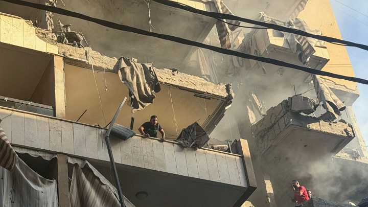 Al menos un muerto y 21 heridos en el bombardeo de Israel contra Beirut para eliminar al 'número dos' de Hizbulá