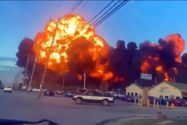 Video: un avión se estrelló tras despegar dejando siete muertos y varios heridos