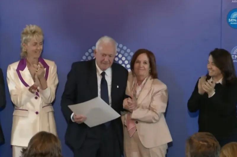 El Dr. Hugo Pizzi fue homenajeado en el Senado de la Nación