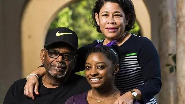 Simone Biles Spends Time With Father While Confirming Her Feelings for Her Favourite College Football Team Between family and college football, Simone Biles reminds fans what truly matters as she enjo