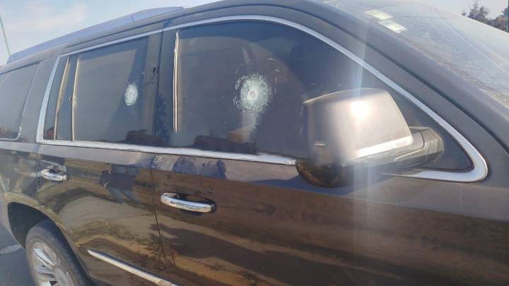 A balazos atacan camioneta blindada vinculada a dirigente sindical en Zacatelco por conflicto entre sindicatos que se disputan la ampliación de la autopista Tlaxcala