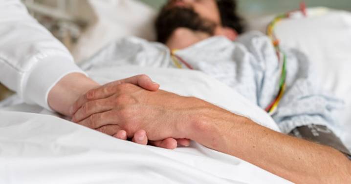 Morena propone incluir la eutanasia en la Constitución: así sería el cambio al artículo 4°