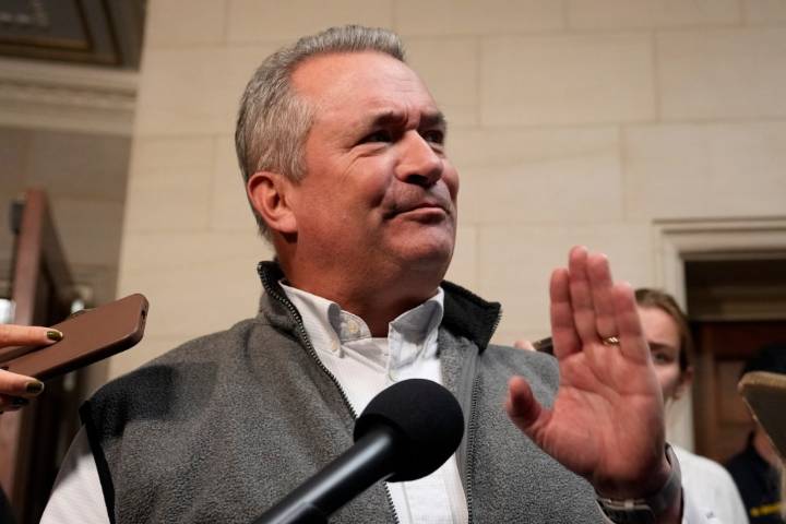 Frustrated Russia hawks wade into Trump Ukraine talks