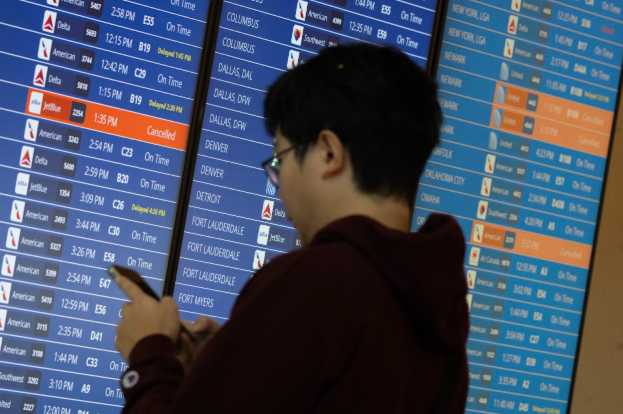 Republicanos convencen a 8 demócratas para acabar “shutdown” en EE.UU.