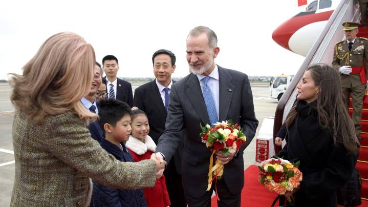 Felipe VI pide resolver las dificultades existentes para las empresas españolas en China
