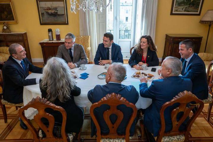 Delegación del Gobierno traslada su "máxima colaboración" al renovado Cuerpo Consular de Santander