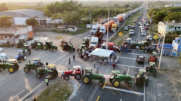 Bloqueos carreteros generan pérdidas de hasta seis mil millones de pesos