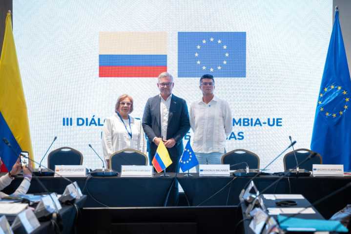 Colombia y la Unión Europea refuerzan su alianza contra las drogas con un diálogo estratégico en Santa Marta