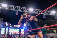 Emocionante y espectacular noche de lucha libre en la plaza de Soledad