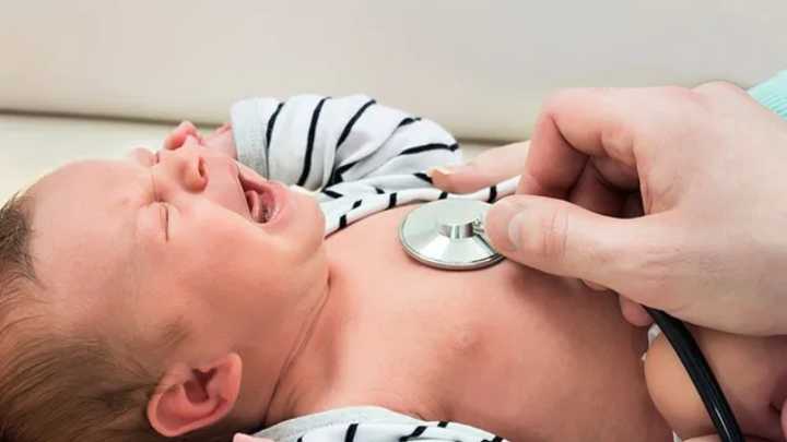 Tos convulsa: síntomas y cómo prevenir la enfermedad que causó la muerte de un bebé en Villa Gobernador Gálvez