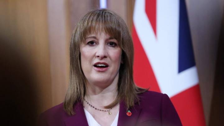 Pensioners and more workers to ‘pay tax by 2027 due to freeze on tax thresholds’