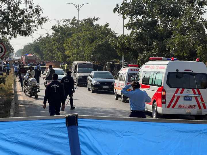 ‘Suicide attack’ outside Islamabad court in Pakistan kills 12