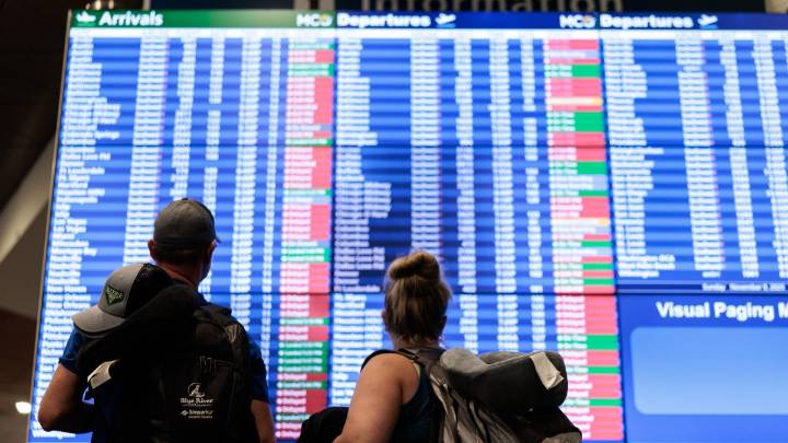Trump admin ditches plan to compensate travelers for airline delays