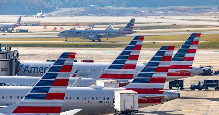 Plane food 'smell sent five people to hospital' as pilot 'seeks doctor'