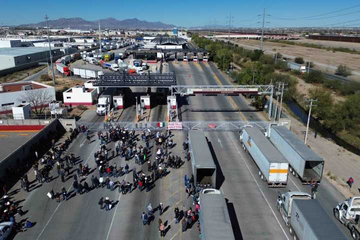 Productores celebran reformas al agua: 'La lucha por el agua es la lucha por la comida'
