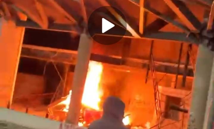 Incendian manifestantes estación del teleférico en Uruapan