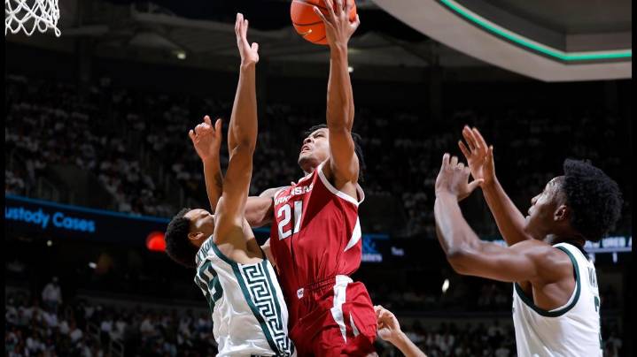 No. 22 Michigan State tops No. 14 Arkansas 69-66 in matchup of Tom Izzo, John Calipari