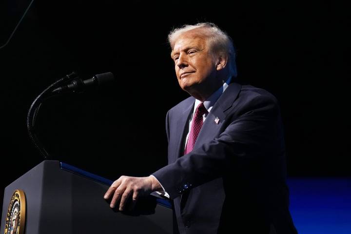 Tras revés electoral, Trump señala que EU debe elegir entre el “comunismo y el sentido común”