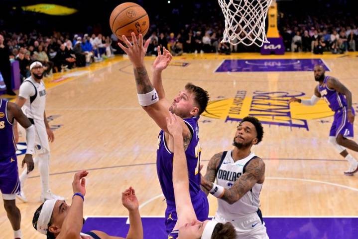 NBA roundup: Luka Doncic burns Mavs, Lakers sweep NBA Cup group