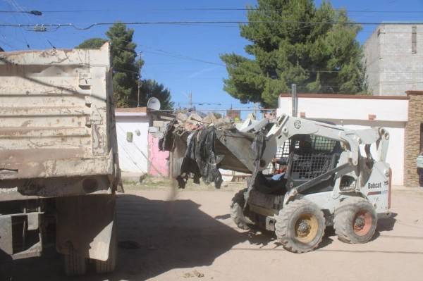Retiran más de 35 toneladas de basura de dos acumuladores
