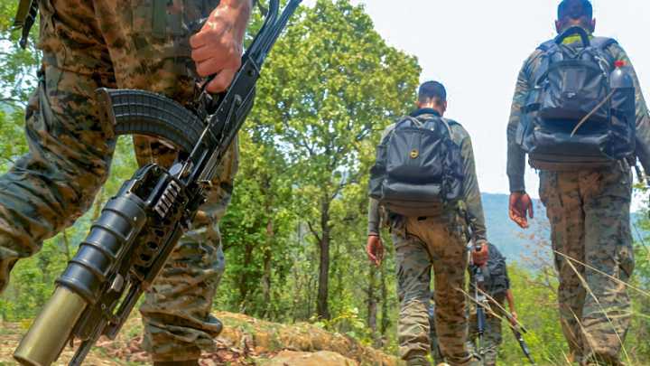 Andhra Police apprehend Maoist sympathisers in Penamaluru