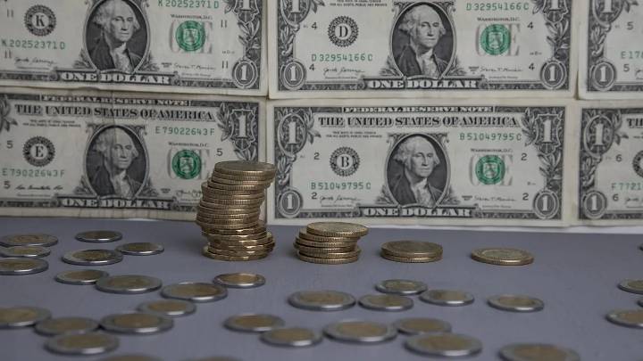 Peso se aprecia en un mercado a la espera de datos económicos de EU