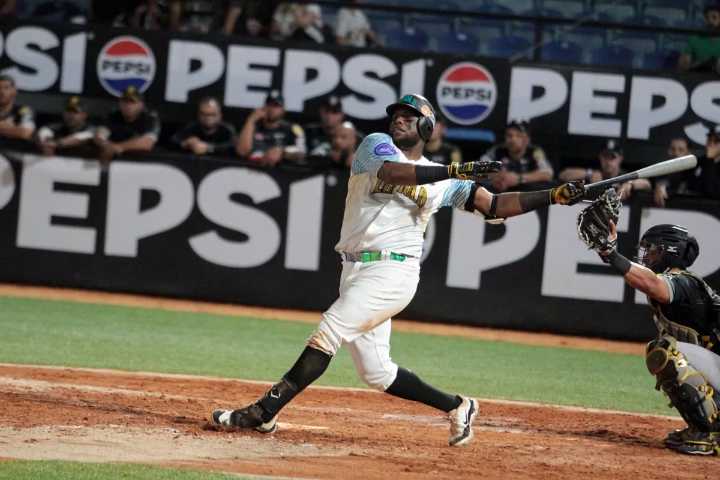 Juan Santana se fue para la calle