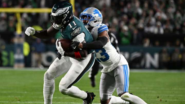 Watch Tom Brady zip passes to Eagles’ A.J. Brown before Cowboys showdown