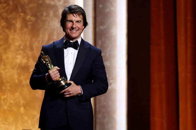 Tom Cruise touts the power of cinema as he accepts honorary Oscar