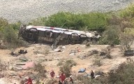 Autobús cayó por un barranco en Perú: 37 fallecidos y 24 heridos