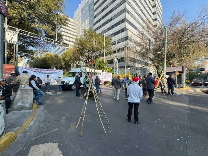 Cañeros retoman protesta frente a Sader en demanda de plan de rescate