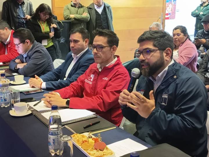 Mesa Regional Caprina: Comprometen recursos para las veranadas y anuncian nueva estructura de coordinación