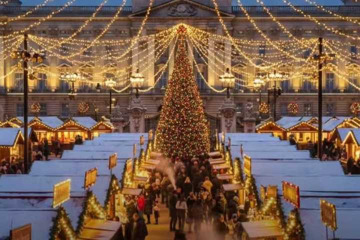 Tourists are flocking to Buckingham Palace’s ‘Christmas market’