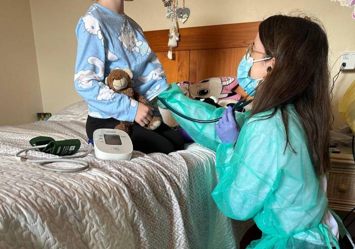 El equipo de Pediatría de Valdecilla pone en marcha la hospitalización en casa para niños