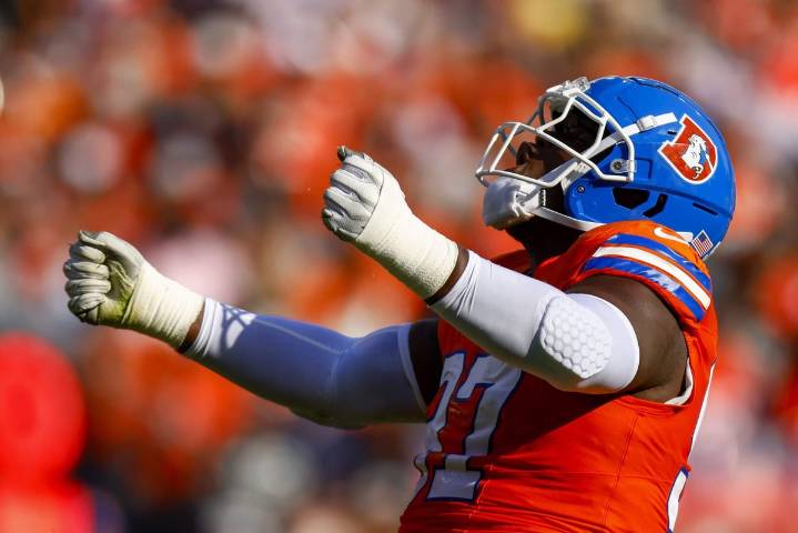 Broncos sign Malcolm Roach to 3-year deal, per source, as team continues trend of locking up core