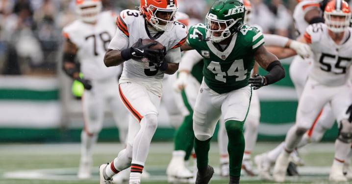 Jets get TD returns on a kickoff and a punt and hold on to beat Browns 27