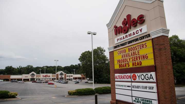 Thanksgiving 2025 grocery store hours for Western NC…