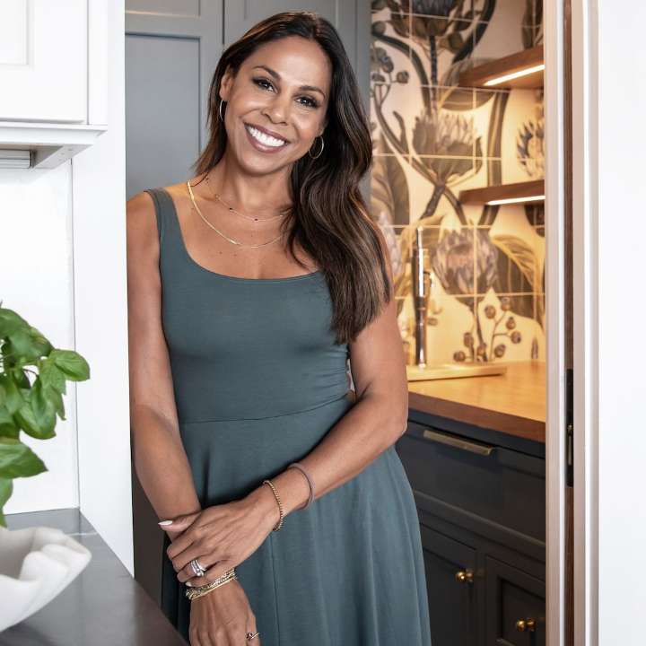 Budget-Friendly Holiday Home Decorating Tips from an HGTV Expert