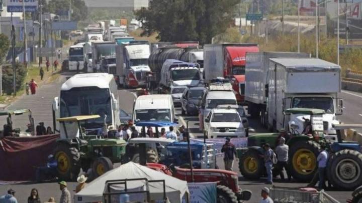 Transportistas provocan caos sin precedentes en el Estado de México