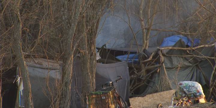 Iowa City firefighters respond to encampment fire