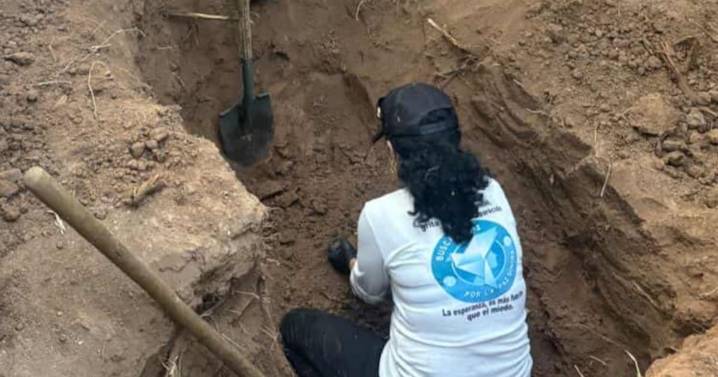 Suman 65 cuerpos hallados en fosas de la Carretera 26 en Hermosillo