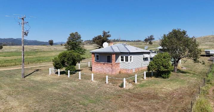 Rural retreat with stunning views in Halls Creek