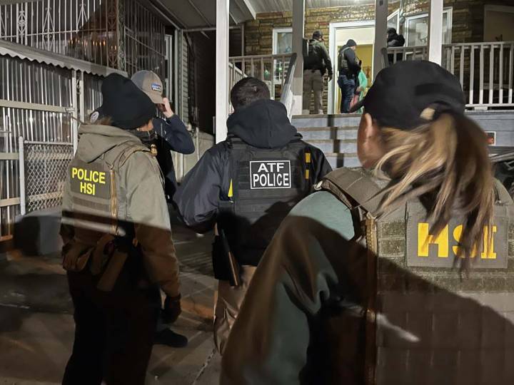 Suben a 130 los detenidos en operativo migratorio de Gobierno Trump en Charlotte
