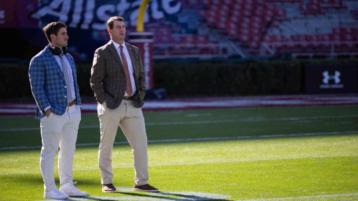 Klubnik's TD run, Jones' 2 picks lead Clemson to 4th straight win, 28