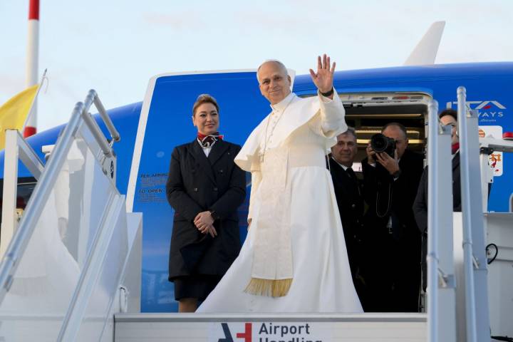 El Papa León XIV llega a Turquía en su primer viaje al extranjero