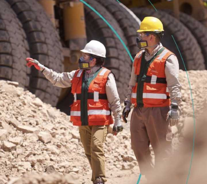 Minera Lomas Bayas busca nuevos profesionales en la región de Antofagasta: Conoce sus ofrecimientos